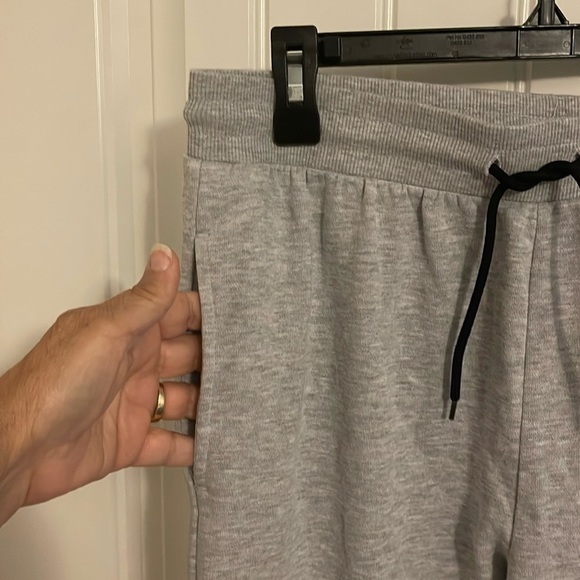 F.R.I.E.N.D.S joggers. New without tags women’s size L elastic waist‎ and ankles - Picture 6 of 9